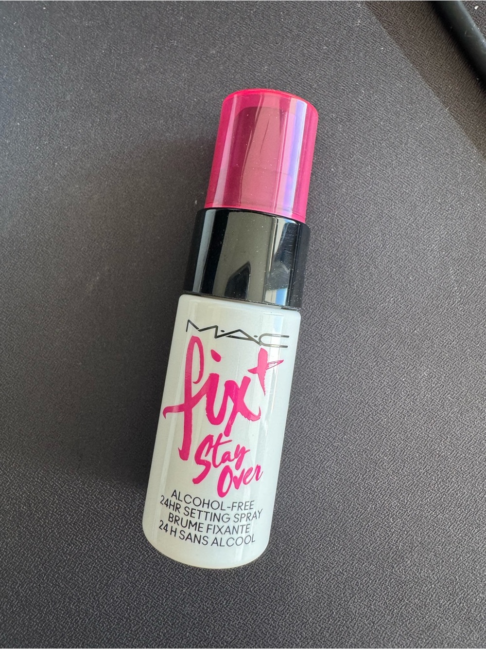Long-Lasting Pink Makeup Setting Spray - 24HR Hold